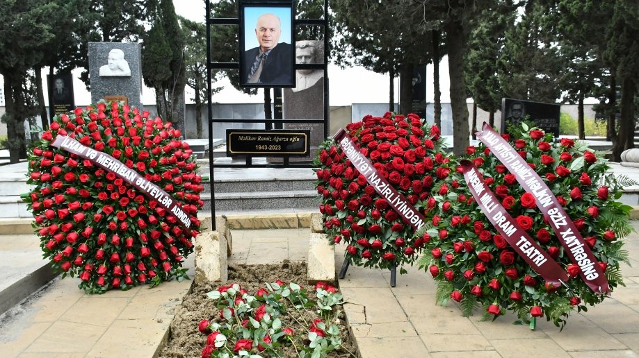 Xalq artisti Ramiz Məlik son mənzilə yola salınıb
