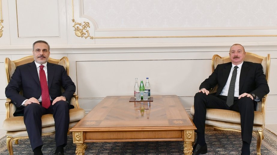 President Ilham Aliyev receives Türkiye's FM