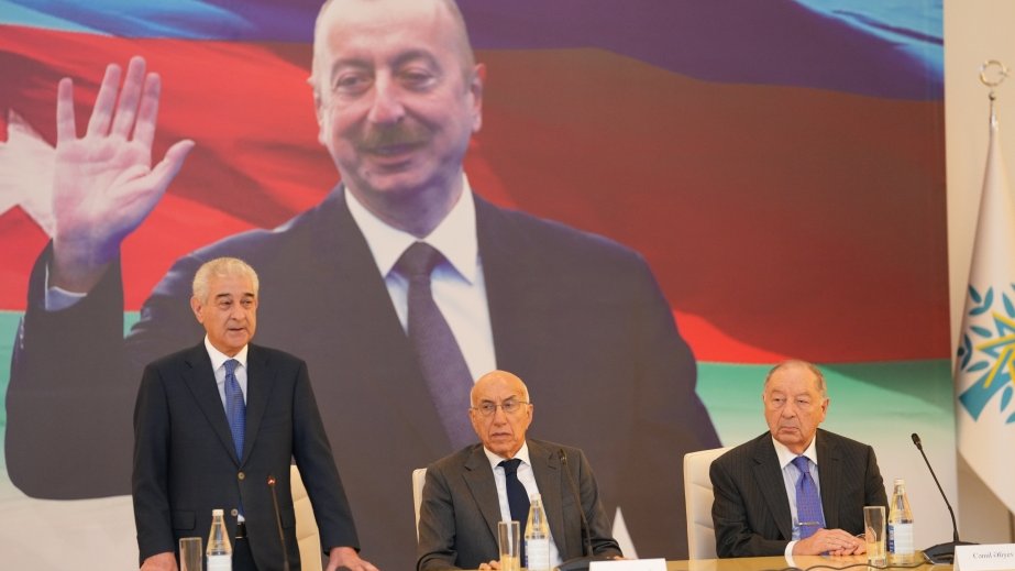 Əli Əhmədov: İlham Əliyevin prezidentliyə namizədliyinin irəli sürülməsi barədə qərar qəbul olunmalıdır