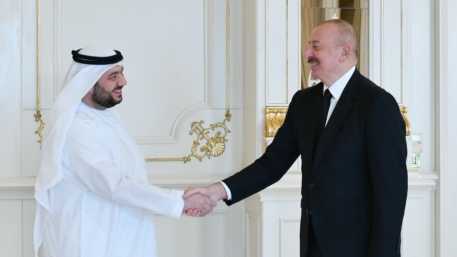 President Ilham Aliyev receives UAE's Investments Minister (PHOTO)
