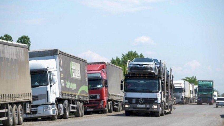 AYNA: “Qırmızı Körpü” gömrük postunda 687 avtomobil gözləyir"