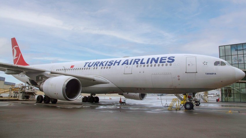 Lahordan İstanbula uçan təyyarə Bakı hava limanına təcili eniş edib