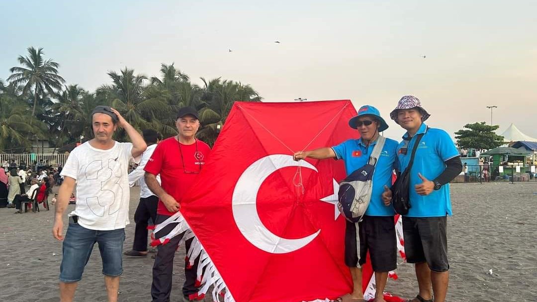 Türk Uçurtma Takımı Hindistan’da Türk bayrağını dalgalandırdı