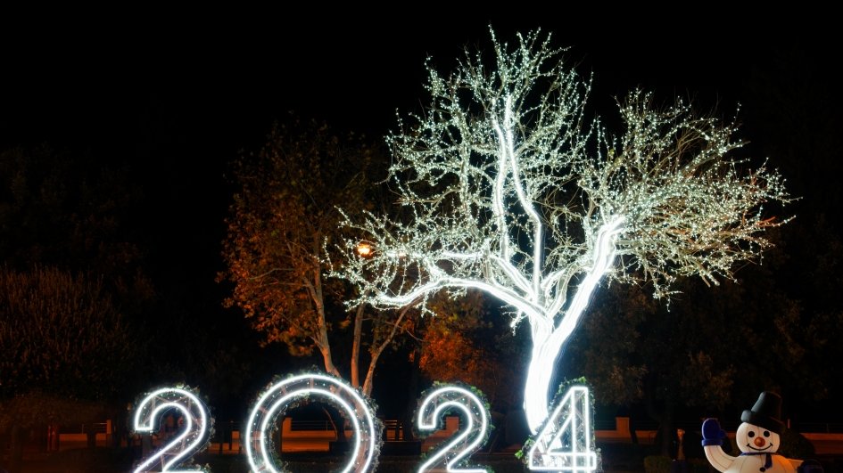 Bakı Yeni ili qarşılamağa hazırlaşır (FOTO)