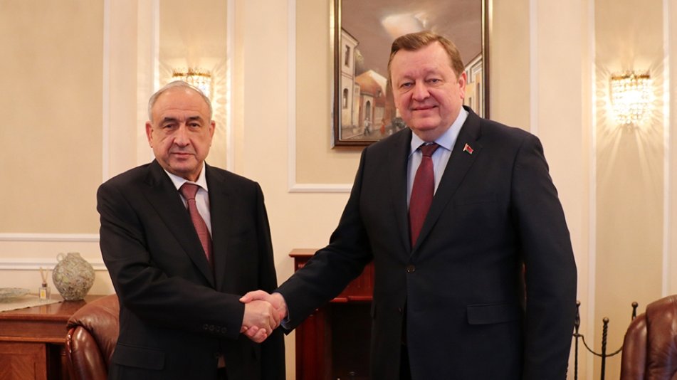 Məhərrəm Əliyev etimadnaməsinin surətini Belarusun xarici işlər nazirinə təqdim edib
