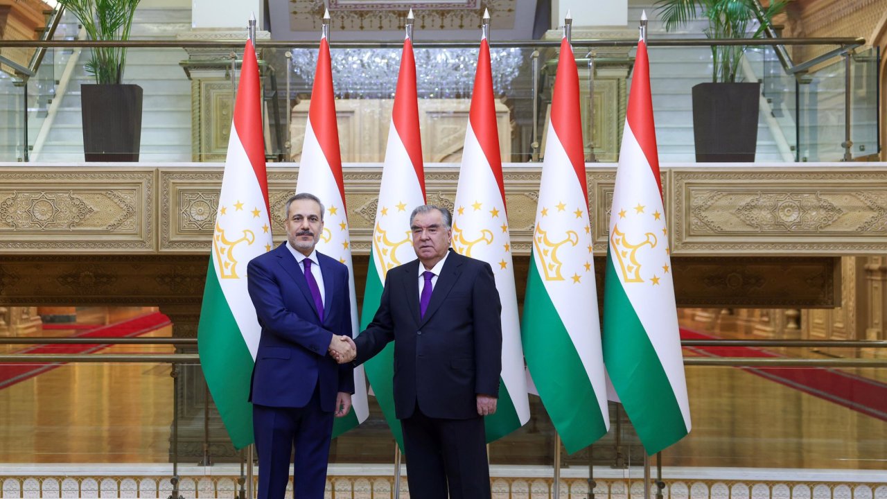 Bakan Fidan, Tacikistan Cumhurbaşkanı Rahman ile görüştü