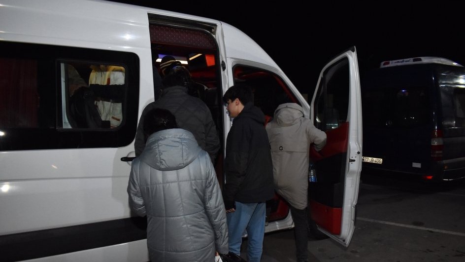 Daha 30 ailə Füzuli şəhərinə yola salınıb (FOTO)