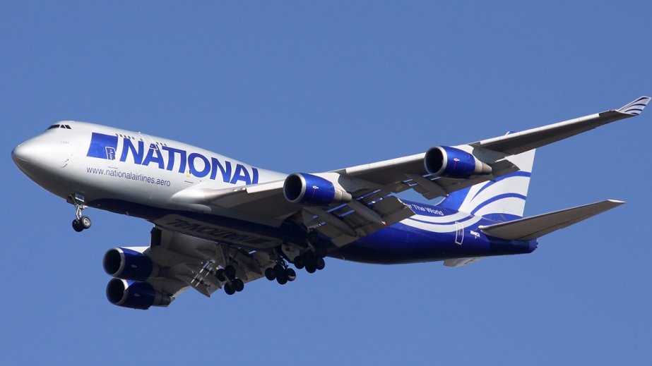 ABŞ aviadaşıyıcısının təyyarəsi Bakı hava limanına təcili eniş edib