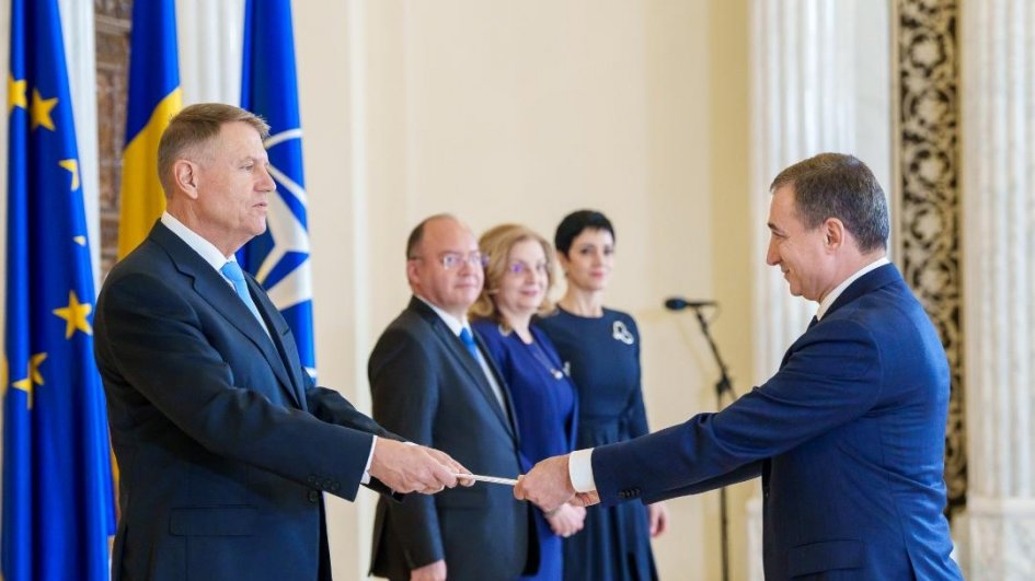 Azərbaycanın Rumıniyadakı səfiri etimadnaməsini bu ölkənin Prezidentinə təqdim edib