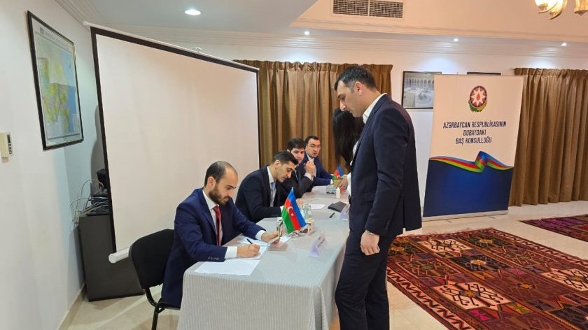 Dubayda və Təbrizdə prezident seçkiləri ilə bağlı səsvermədə vətəndaşlarımız yüksək fəallıq göstərirlər (FOTO)