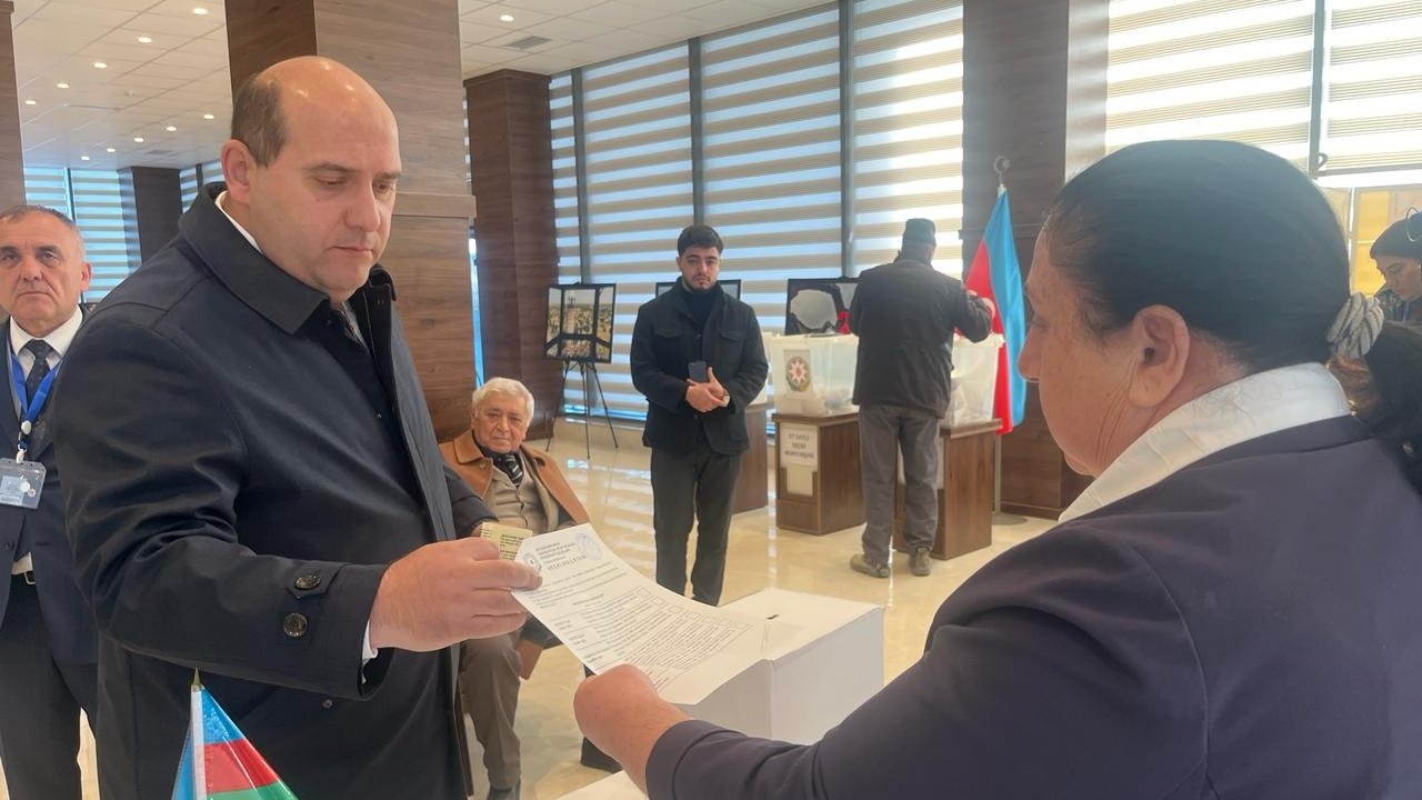 Special representative of Azerbaijani President votes in snap presidential election