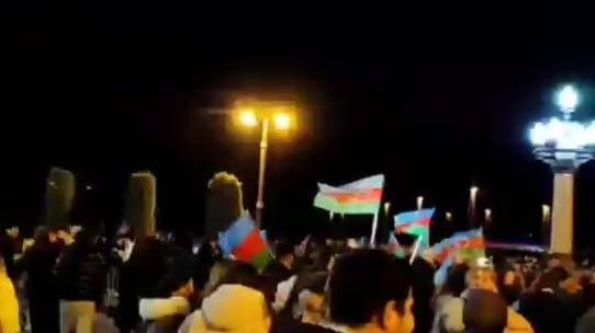 Paytaxt küçələrində Prezident İlham Əliyevin qələbəsi qeyd olunur