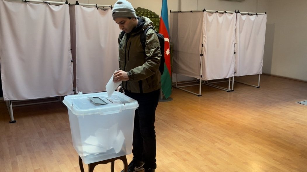 Azerbaijan embassy in Hungary keeps on voting in presidential election (PHOTO)
