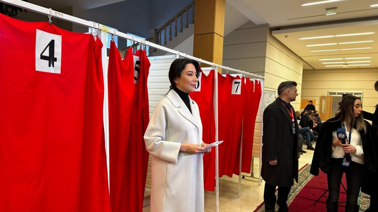 Ombudsman növbədənkənar prezident seçkilərində səsvermə prosesində iştirak edib