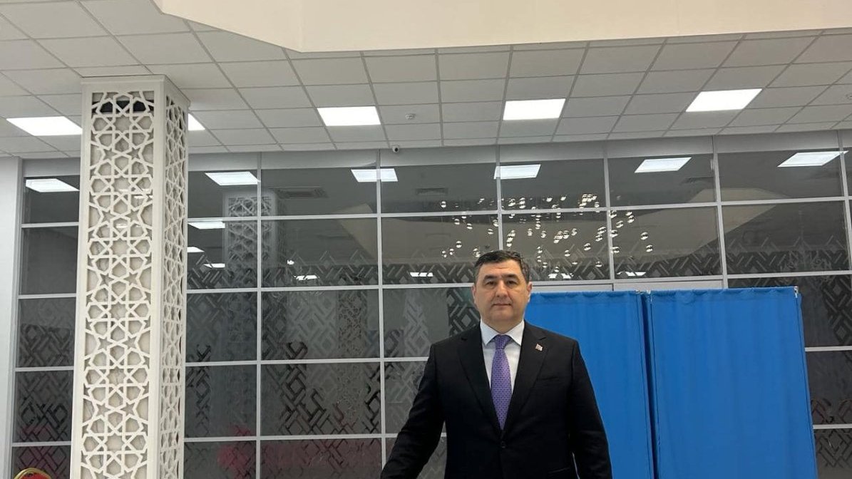 Qazaxıstandakı səfirliyimizdə səsvermə keçirilir (FOTO)