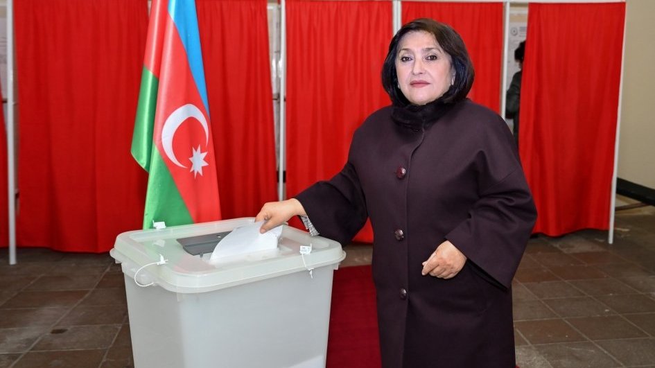 Sahibə Qafarova səs verdi (FOTO)