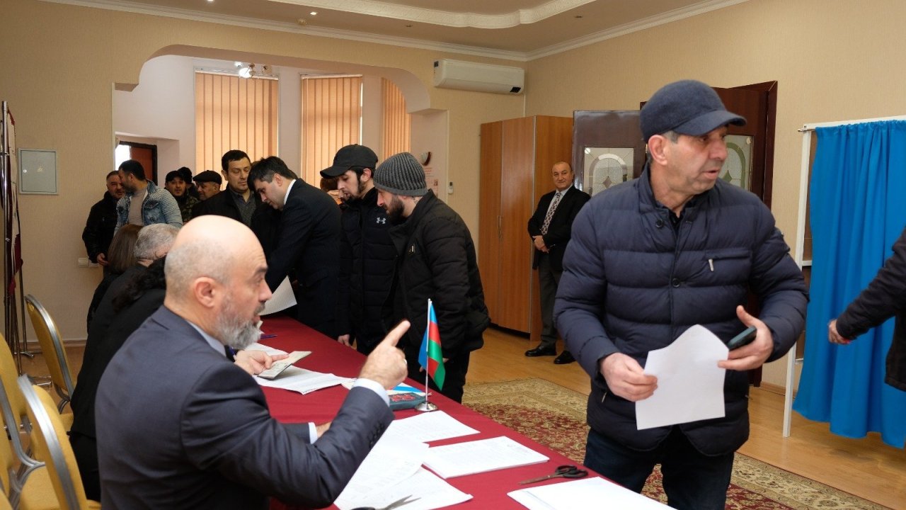 Aktauda səsvermə keçirilir (FOTO)