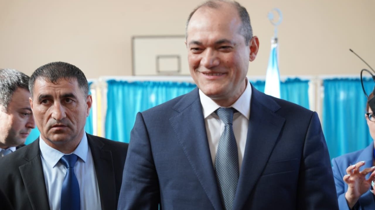 Razi Nurullayev səs verdi