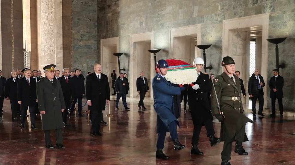 President Ilham Aliyev visits Ataturk’s mausoleum in Ankara (PHOTO)