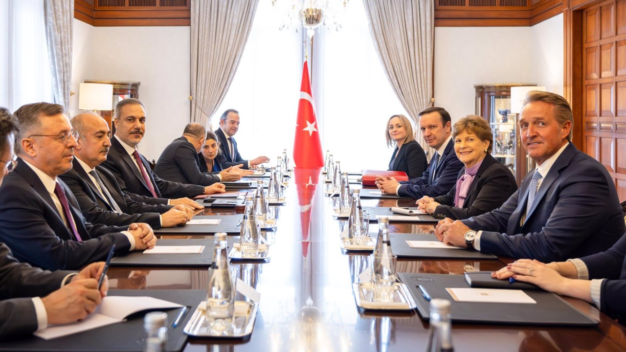 Bakan Fidan, ABD’li senatörlerle bir araya geldi