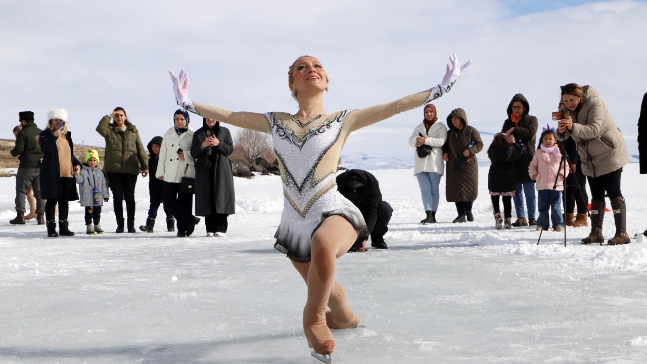 'Liberation' dance on Lake Çıldır, whose surface is frozen