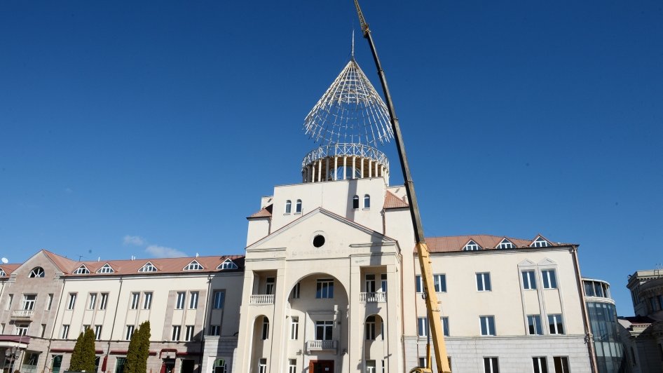 Xunta rejiminin işğal dövründə Xankəndidə inşa etdiyi binalar sökülür
