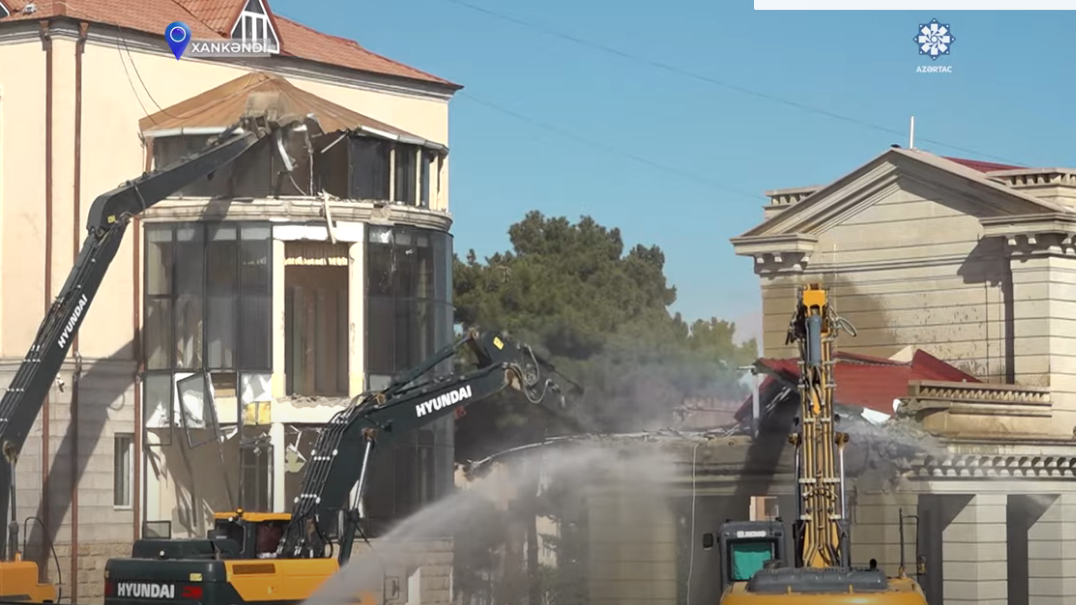 Xankəndidə separatçıların tikdiyi “Parlament” və “Veteranlar” binaları sökülür