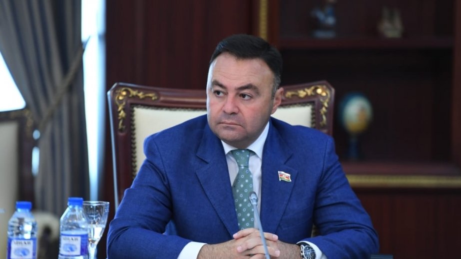 Deputat: Sərnişindaşımada xidmət yüksəkkeyfiyyətli olmalıdır ki, sərnişinlər daha çox ictimai nəqliyyata üstünlük versinlər