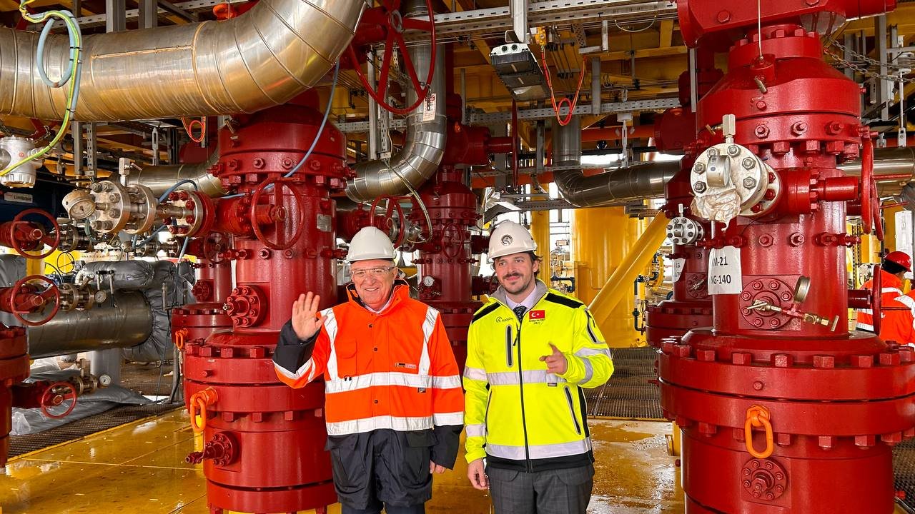 Türkiye-Romanya ortaklığı ile yürütülen Karadeniz kıyısı-Podişor Doğalgaz Boru Hattı projesindeki çalışmalar sürüyor