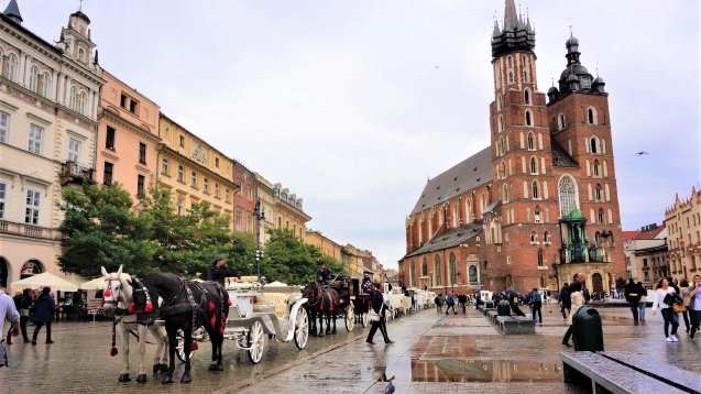 Polşanın kukla sənəti nümunələri fotosərgidə