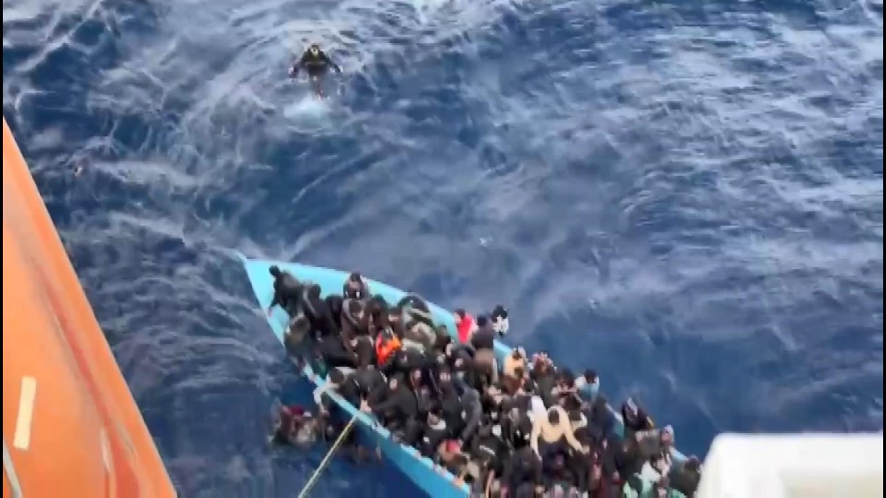 Turkish tanker ship rescues 120 drowning refugees between Tunisia and Malta