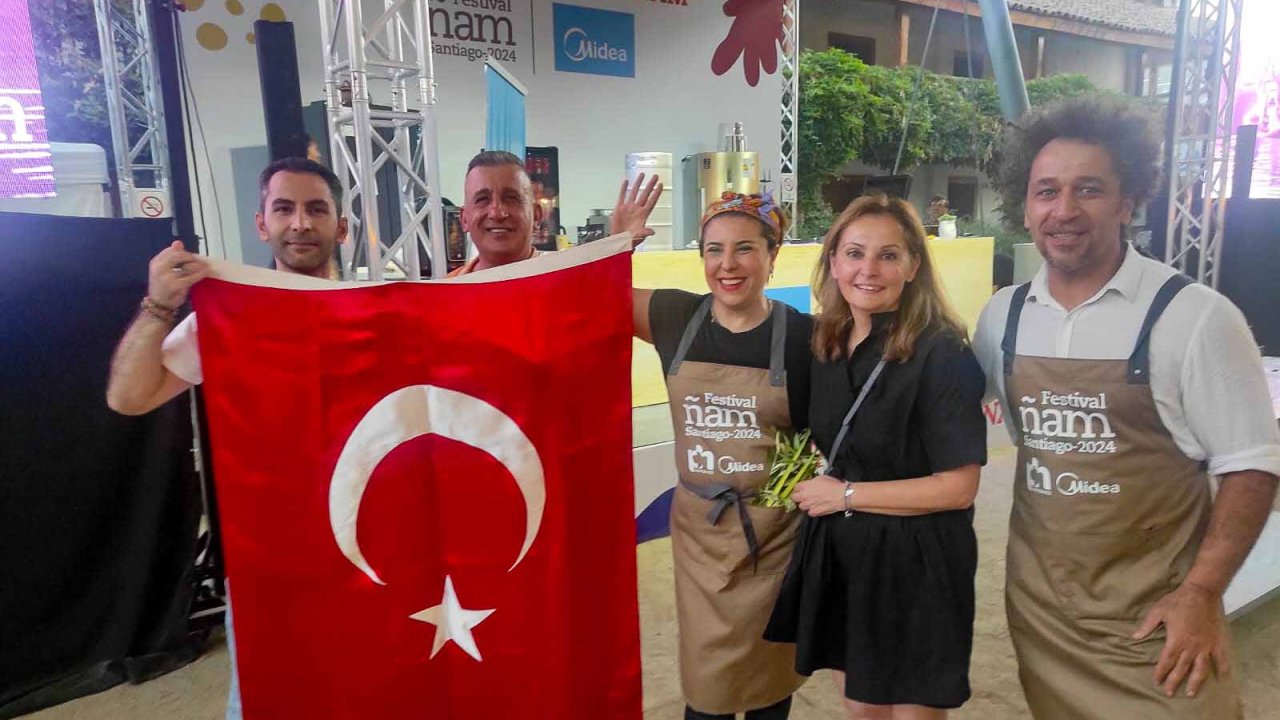 Şef Ebru Baybara Demir, Şili'deki festivalde Türk bayrağını dalgalandırdı