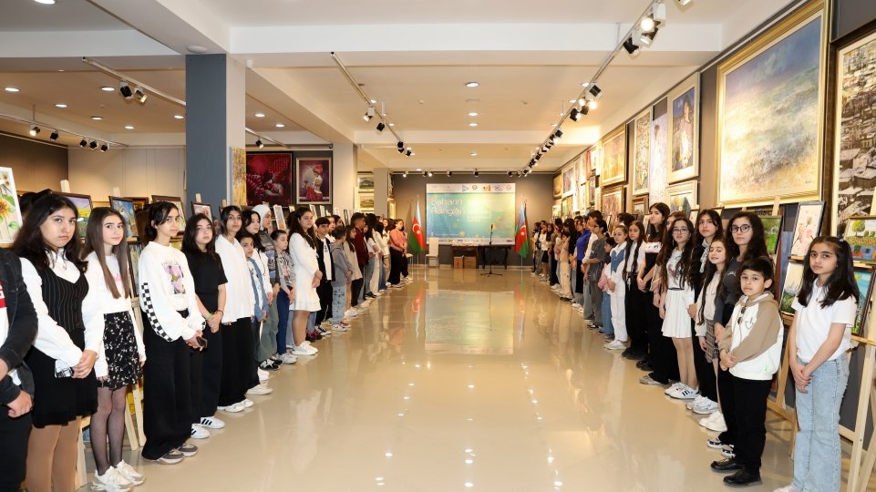 “Baharın rəngləri” yaradıcılıq turnirinin yekun sərgisi açılıb