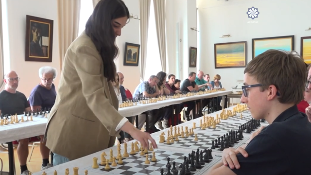 Azərbaycanın qadın şahmatçısı Vyanada sinxron turnirdə 30 şahmatçı ilə oynayıb