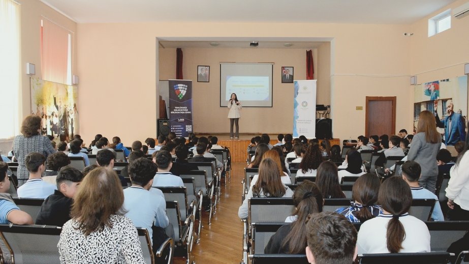 Elektron Təhlükəsizlik Xidməti məktəbliləri kibertəhlükəsizliyə dair məlumatlandırıb