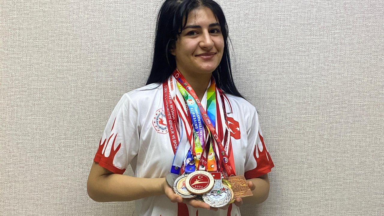 Kadınların kendini koruyabileceğini göstermek için savunma sporunu seçti; Türkiye 2'ncisi oldu