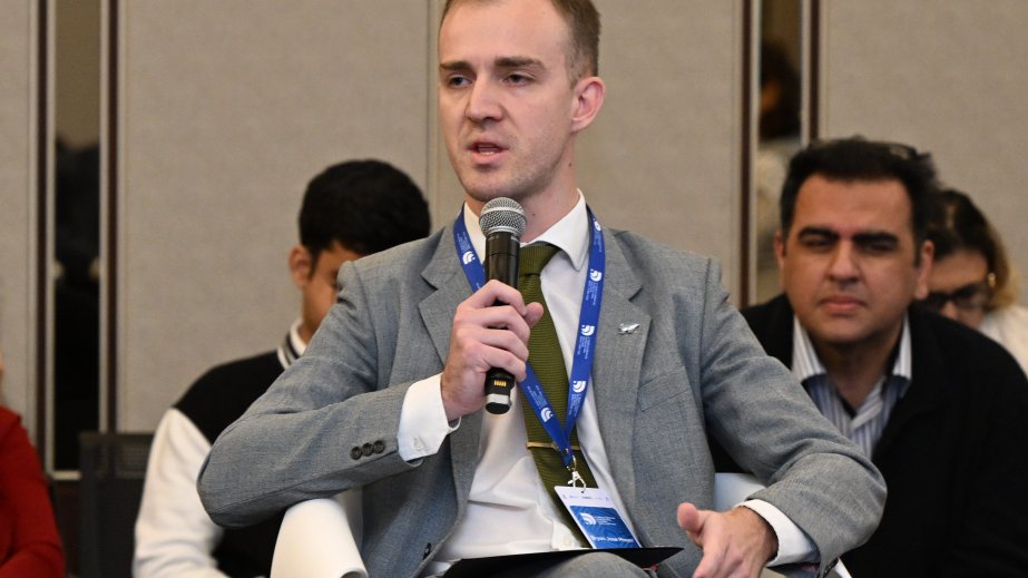 Brayan Mayer: Yaxşı niyyətlə istifadə olunsa, sosial media bizim köməyimizə çata bilər