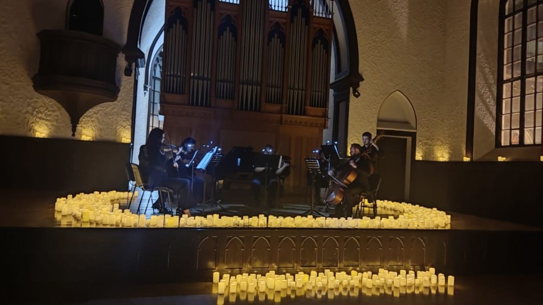 Bakı Kirxasında Uitni Hyustonun məşhur sevgi etirafı səsləndirilib