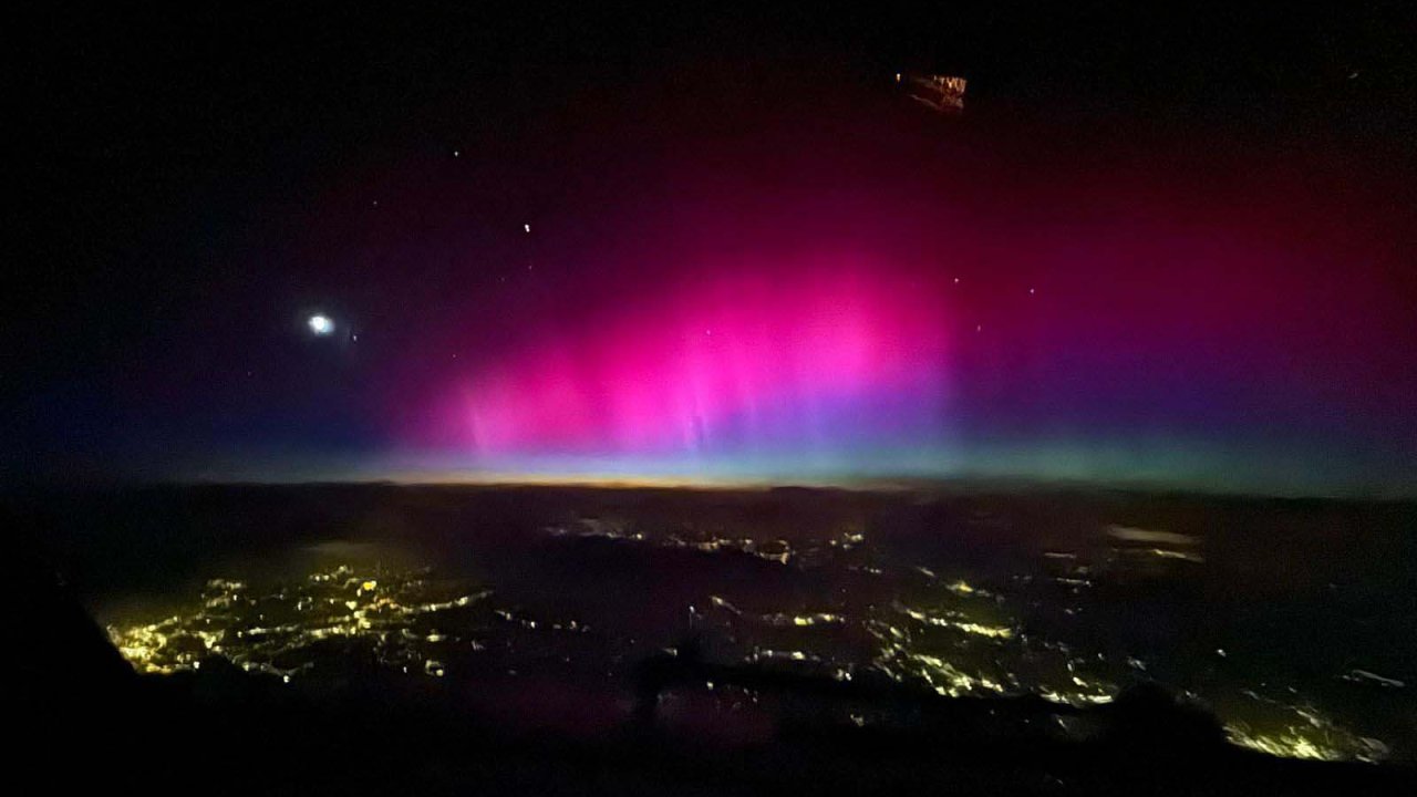 Türk pilotları kuzey ışıklarını havadan görüntüledi