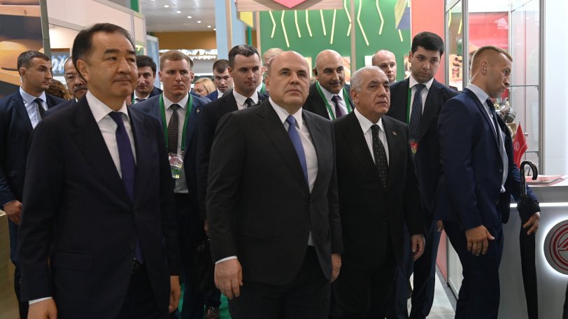 Baş nazir Əli Əsədov Minskdə "Belagro 2024" sərgisi ilə tanış olub