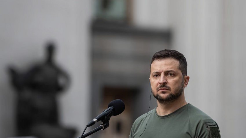 Zelenski nazirlərin işdən çıxarmasının səbəblərini açıqlayıb