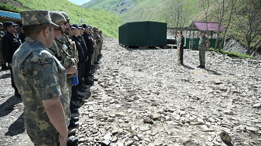 Zakir Həsənov və Hikmət Mirzəyev şərti sərhəddə olublar, bölmələrə tapşırıqlar verilib