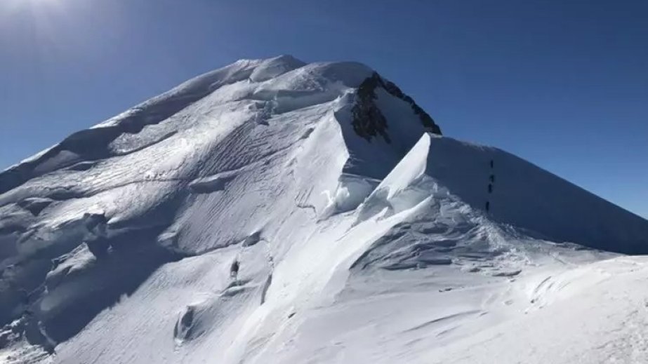 Monblan zirvəsində 4 alpinist itkin düşüb