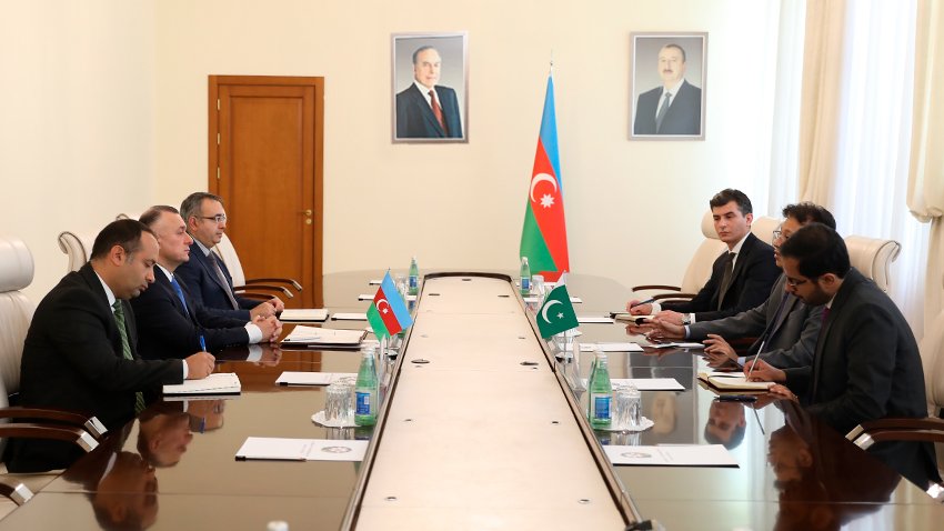 Səhiyyə Nazirliyində Pakistanın ölkəmizdəki səfiri ilə görüş keçirilib