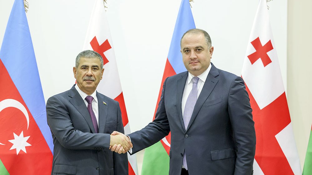 Azərbaycan və Gürcüstan müdafiə nazirləri regiondakı vəziyyəti müzakirə ediblər