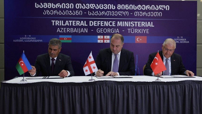Azərbaycan, Türkiyə və Gürcüstan müdafiə nazirləri üçtərəfli memorandum imzalayıblar