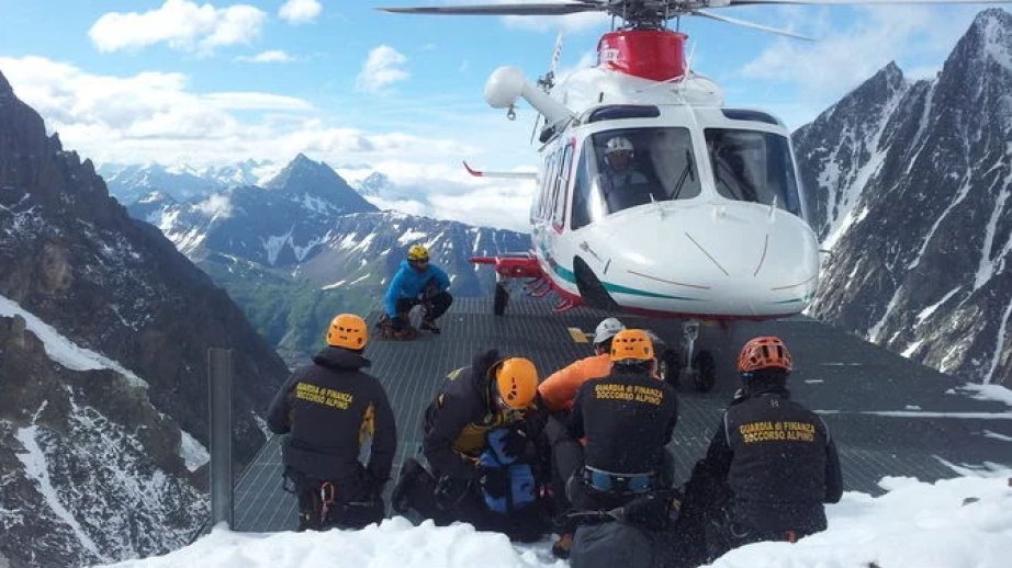 Monblan zirvəsində itkin düşən italiyalı və koreyali alpinistlərin meyitləri tapılıb