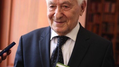 "Azərbaycan futbolunun əfsanəsi- Ələkbər Məmmədov"
 (BİZİMKİ)