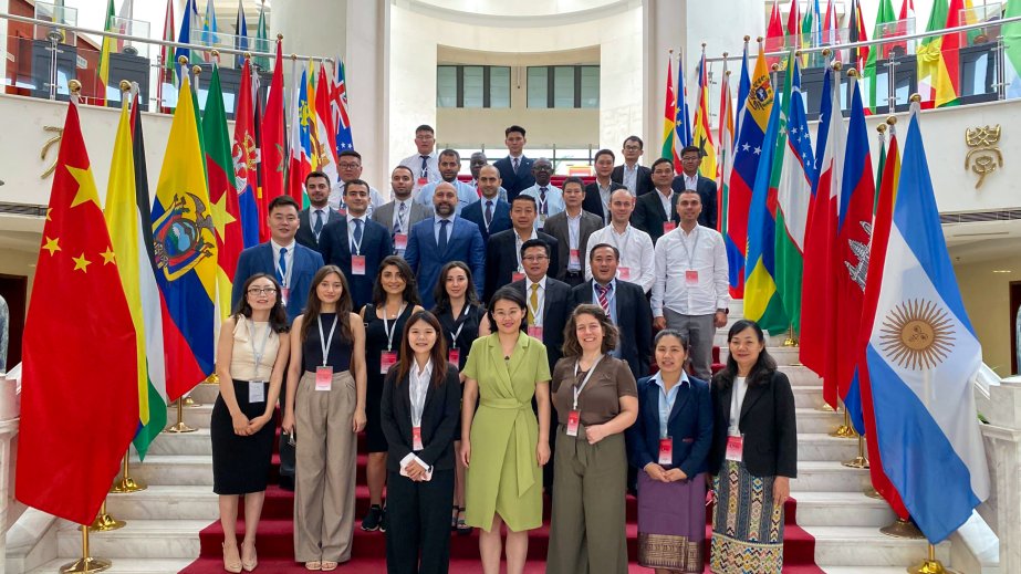 Pekində yaşıl enerjinin sosial-iqtisadi tərəqqidə rolu ilə bağlı fikir mübadiləsi aparılıb