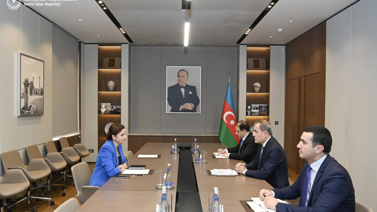 Ceyhun Bayramov Əlcəzairin Azərbaycanda yeni təyin olunmuş səfirini qəbul edib